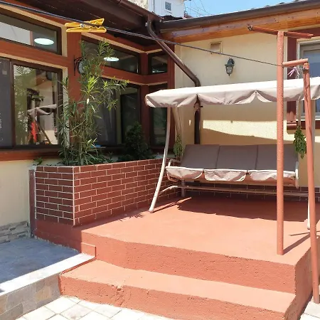Kogalniceanu House بيت للعطل *